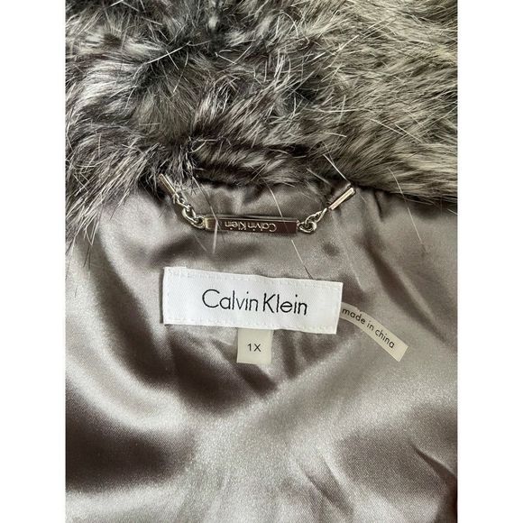 Calvin Klein Grey Faux Fur Vest -1x - Picture 7 of 8